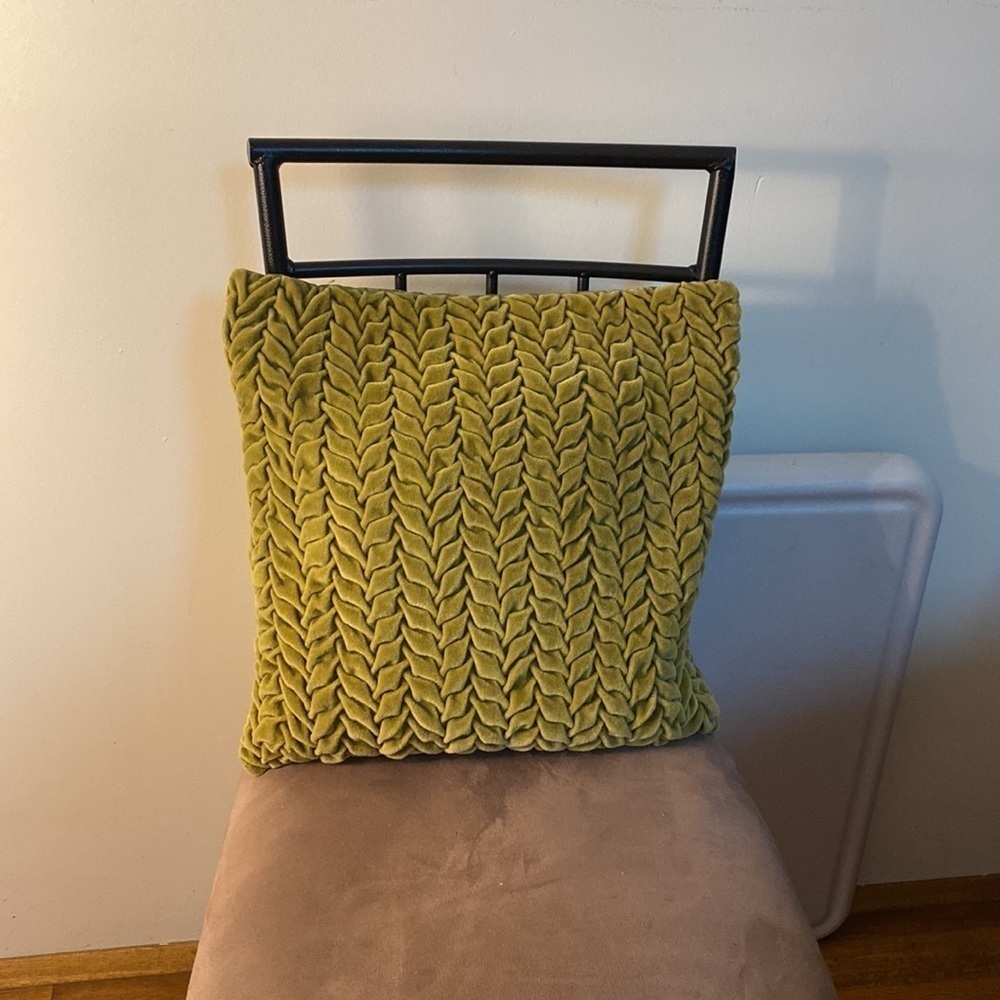 Pier 1 cushion covers sage green textured zippered satin 15.5 “ square - Picture 6 of 12
